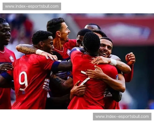 埃斯托里尔三叉戟进攻阵型，边路突破结合中路包抄战术